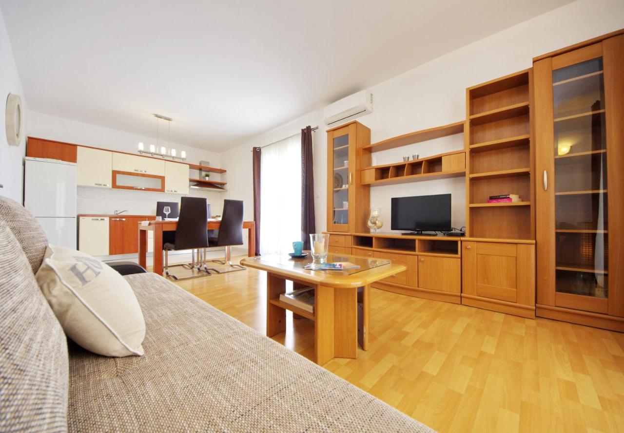 Apartmani Emili Sukosan Exterior photo